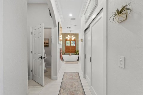House in Windermere, Florida 3 bedrooms, 301 sq.m. № 1720249 - photo 13