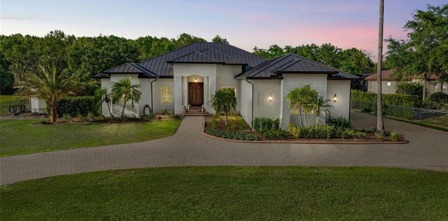 House in Windermere, Florida 3 bedrooms, 301 sq.m. № 1720249