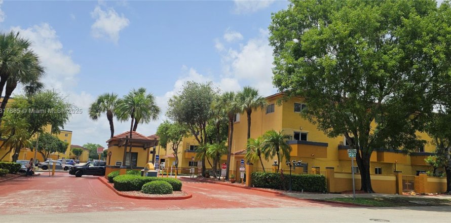 Condominio en Miami, Florida, 3 dormitorios № 1774542