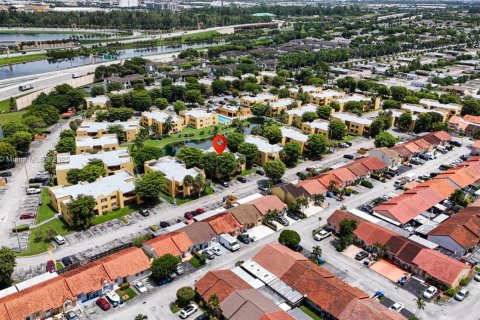 Condo in Sweetwater, Florida, 1 bedroom  № 1890401 - photo 8