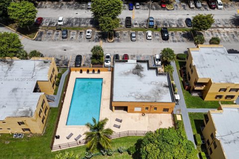 Condo in Sweetwater, Florida, 1 bedroom  № 1890401 - photo 10