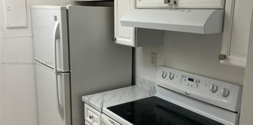 Condo à Sweetwater, Floride, 1 chambre  № 1890401