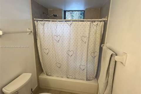 Copropriété à vendre à Sweetwater, Floride: 1 chambre, 55.74 m2 № 1890401 - photo 4