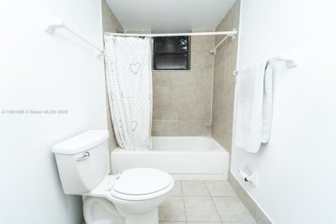 Condo in Sweetwater, Florida, 1 bedroom  № 1890401 - photo 19