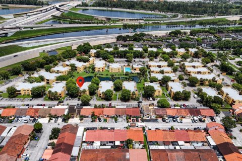 Condo in Sweetwater, Florida, 1 bedroom  № 1890401 - photo 22