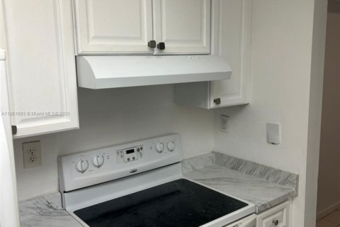 Copropriété à vendre à Sweetwater, Floride: 1 chambre, 55.74 m2 № 1890401 - photo 2