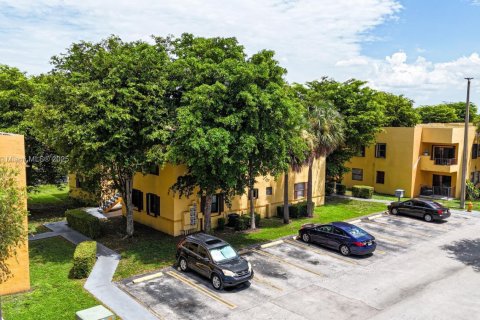 Condo in Sweetwater, Florida, 1 bedroom  № 1890401 - photo 7