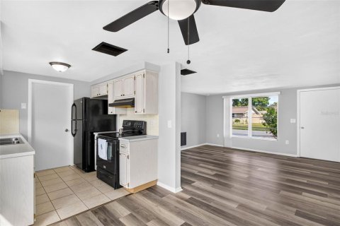 Villa ou maison à louer à Port Richey, Floride: 2 chambres, 78.04 m2 № 2388143 - photo 9