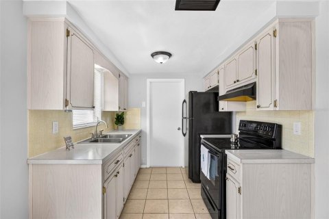 Villa ou maison à louer à Port Richey, Floride: 2 chambres, 78.04 m2 № 2388143 - photo 11