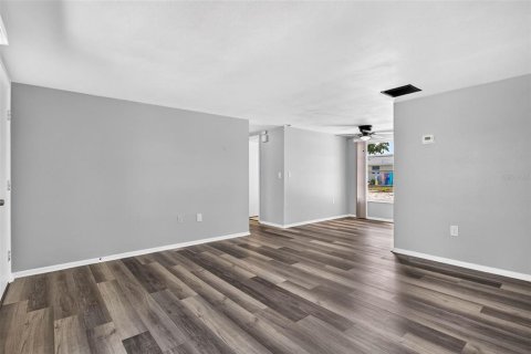 Villa ou maison à louer à Port Richey, Floride: 2 chambres, 78.04 m2 № 2388143 - photo 4