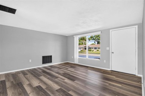 Villa ou maison à louer à Port Richey, Floride: 2 chambres, 78.04 m2 № 2388143 - photo 6