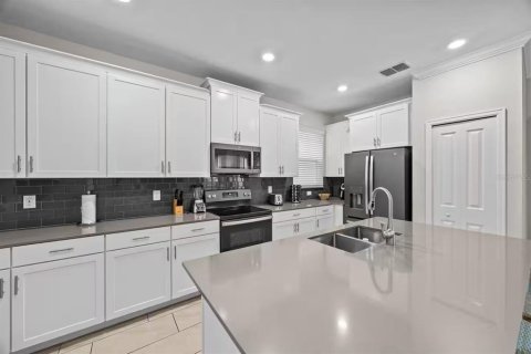 House in Davenport, Florida 5 bedrooms, 286.23 sq.m. № 1899551 - photo 20