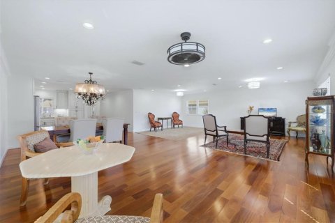 Купить виллу или дом в Сарасота, Флорида 6 комнат, 134.89м2, № 2206219 - фото 9