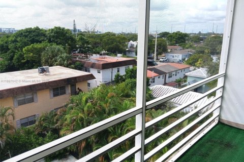 Condo in Hollywood, Florida, 1 bedroom  № 1948863 - photo 7