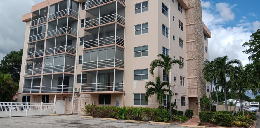 Condo in Hollywood, Florida, 1 bedroom  № 1948863