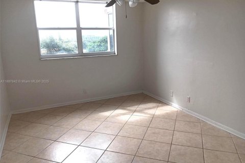 Condo in Hollywood, Florida, 1 bedroom  № 1948863 - photo 11