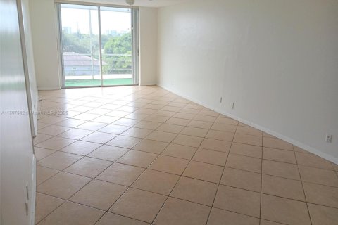 Condo in Hollywood, Florida, 1 bedroom  № 1948863 - photo 5