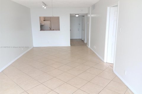 Condo in Hollywood, Florida, 1 bedroom  № 1948863 - photo 8
