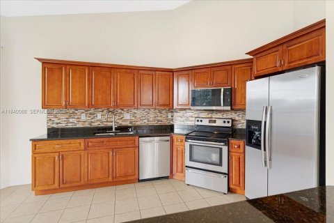 House in Sunrise, Florida 3 bedrooms, 134.89 sq.m. № 1997341 - photo 19