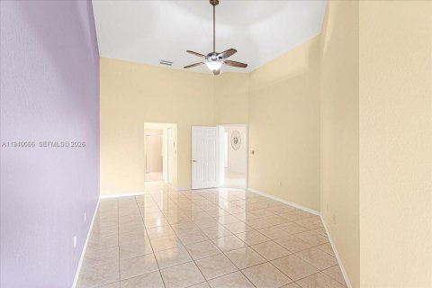 House in Sunrise, Florida 3 bedrooms, 134.89 sq.m. № 1997341 - photo 13