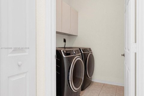 House in Sunrise, Florida 3 bedrooms, 134.89 sq.m. № 1997341 - photo 23