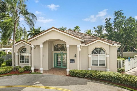 House in Sunrise, Florida 3 bedrooms, 134.89 sq.m. № 1997341 - photo 30