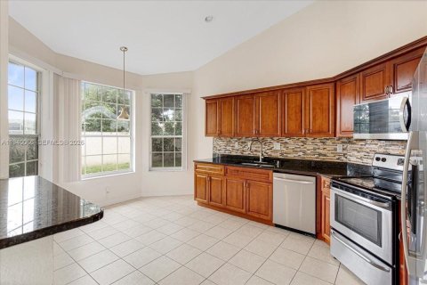 House in Sunrise, Florida 3 bedrooms, 134.89 sq.m. № 1997341 - photo 20