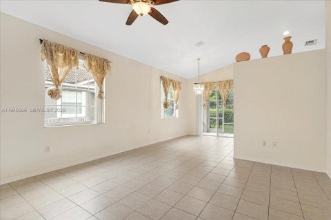 House in Sunrise, Florida 3 bedrooms, 134.89 sq.m. № 1997341 - photo 4
