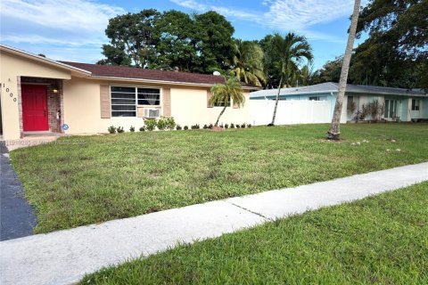 Villa ou maison à louer à Plantation, Floride: 3 chambres, 170.57 m2 № 1975861 - photo 2