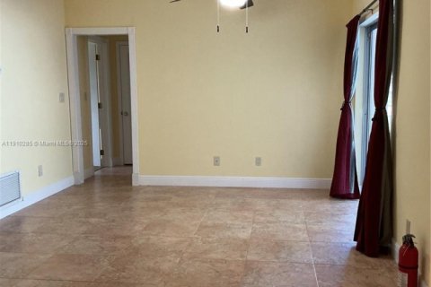 Villa ou maison à louer à Plantation, Floride: 3 chambres, 170.57 m2 № 1975861 - photo 5