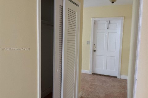 Villa ou maison à louer à Plantation, Floride: 3 chambres, 170.57 m2 № 1975861 - photo 3