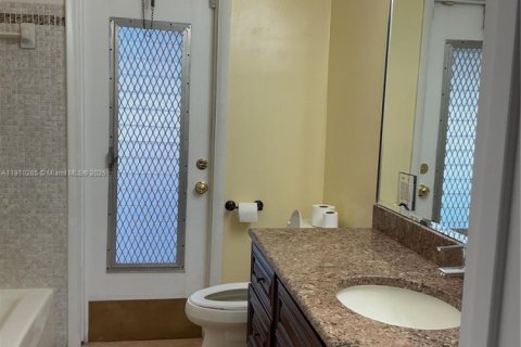 Villa ou maison à louer à Plantation, Floride: 3 chambres, 170.57 m2 № 1975861 - photo 11