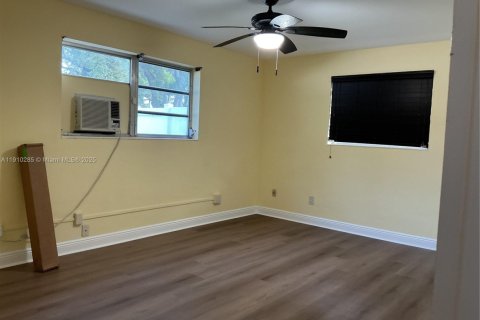 Villa ou maison à louer à Plantation, Floride: 3 chambres, 170.57 m2 № 1975861 - photo 8