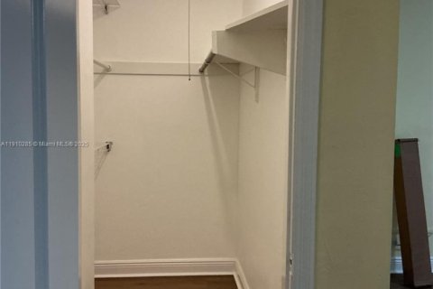 Villa ou maison à louer à Plantation, Floride: 3 chambres, 170.57 m2 № 1975861 - photo 10