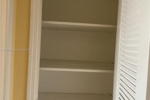 Villa ou maison à louer à Plantation, Floride: 3 chambres, 170.57 m2 № 1975861 - photo 4