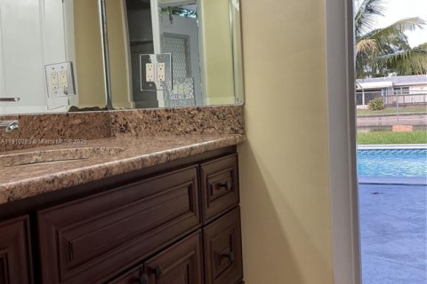 Villa ou maison à louer à Plantation, Floride: 3 chambres, 170.57 m2 № 1975861 - photo 9