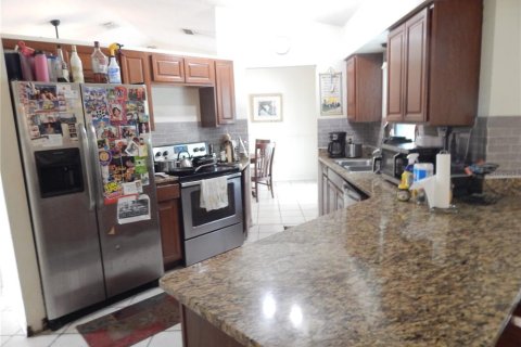 House in Kissimmee, Florida 4 bedrooms, 169.73 sq.m. № 2206221 - photo 9