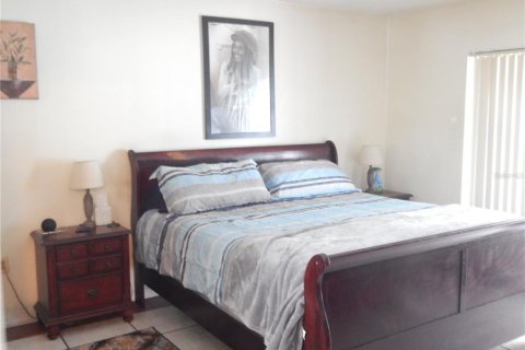 House in Kissimmee, Florida 4 bedrooms, 169.73 sq.m. № 2206221 - photo 5