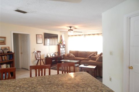 House in Kissimmee, Florida 4 bedrooms, 169.73 sq.m. № 2206221 - photo 10