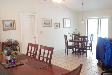 House in Kissimmee, Florida 4 bedrooms, 169.73 sq.m. № 2206221 - photo 2