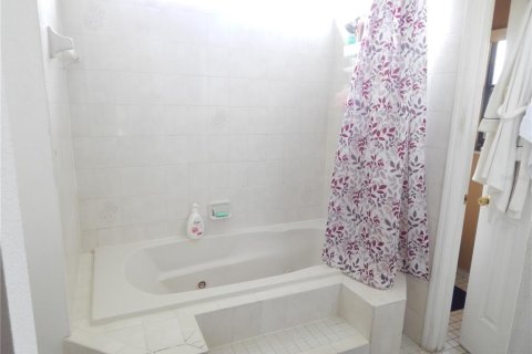 House in Kissimmee, Florida 4 bedrooms, 169.73 sq.m. № 2206221 - photo 7