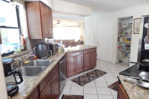 House in Kissimmee, Florida 4 bedrooms, 169.73 sq.m. № 2206221 - photo 8