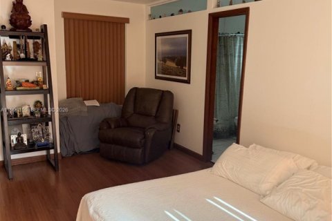 Commercial property in Miami, Florida 1 bedroom, 170.75 sq.m. № 2067453 - photo 2