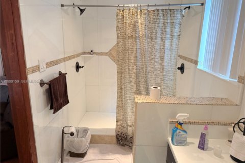 Commercial property in Miami, Florida 1 bedroom, 170.75 sq.m. № 2067453 - photo 5