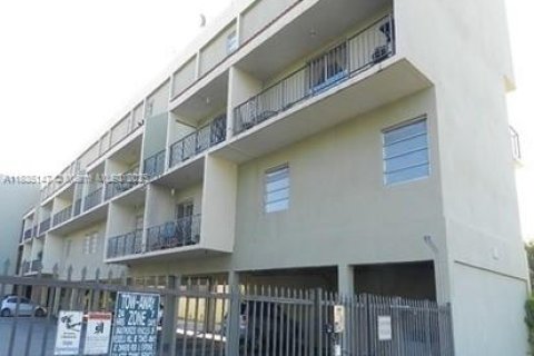 Propiedad comercial en Hialeah Gardens, Florida 89.19 m2 № 2035212