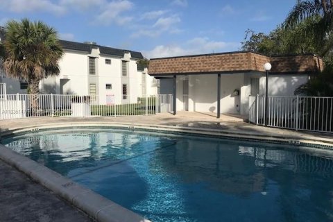 Commercial property in Hialeah Gardens, Florida 89.19 sq.m. № 2035212 - photo 2