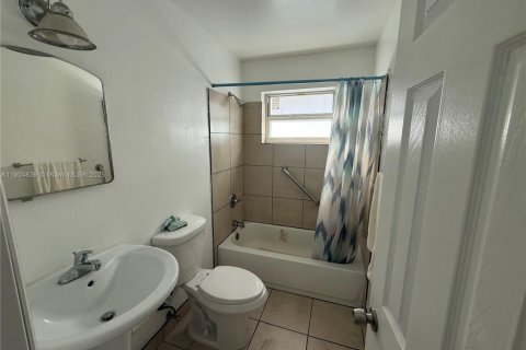Casa en alquiler en North Miami, Florida, 1 dormitorio, 37.16 m2 № 2019504 - foto 8