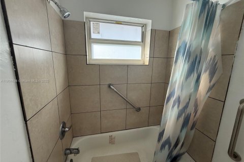 Casa en alquiler en North Miami, Florida, 1 dormitorio, 37.16 m2 № 2019504 - foto 12
