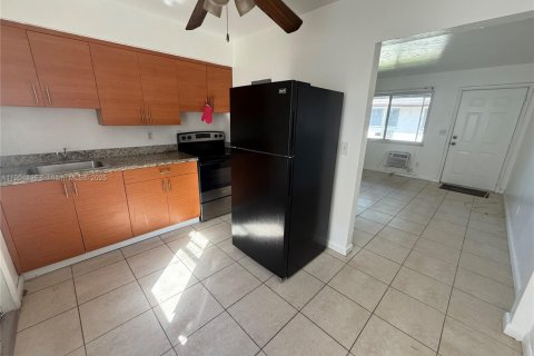 Casa en North Miami, Florida 1 dormitorio, 37.16 m2 № 2019504