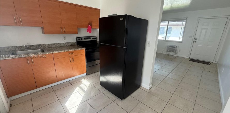 Casa en North Miami, Florida 1 dormitorio, 37.16 m2 № 2019504